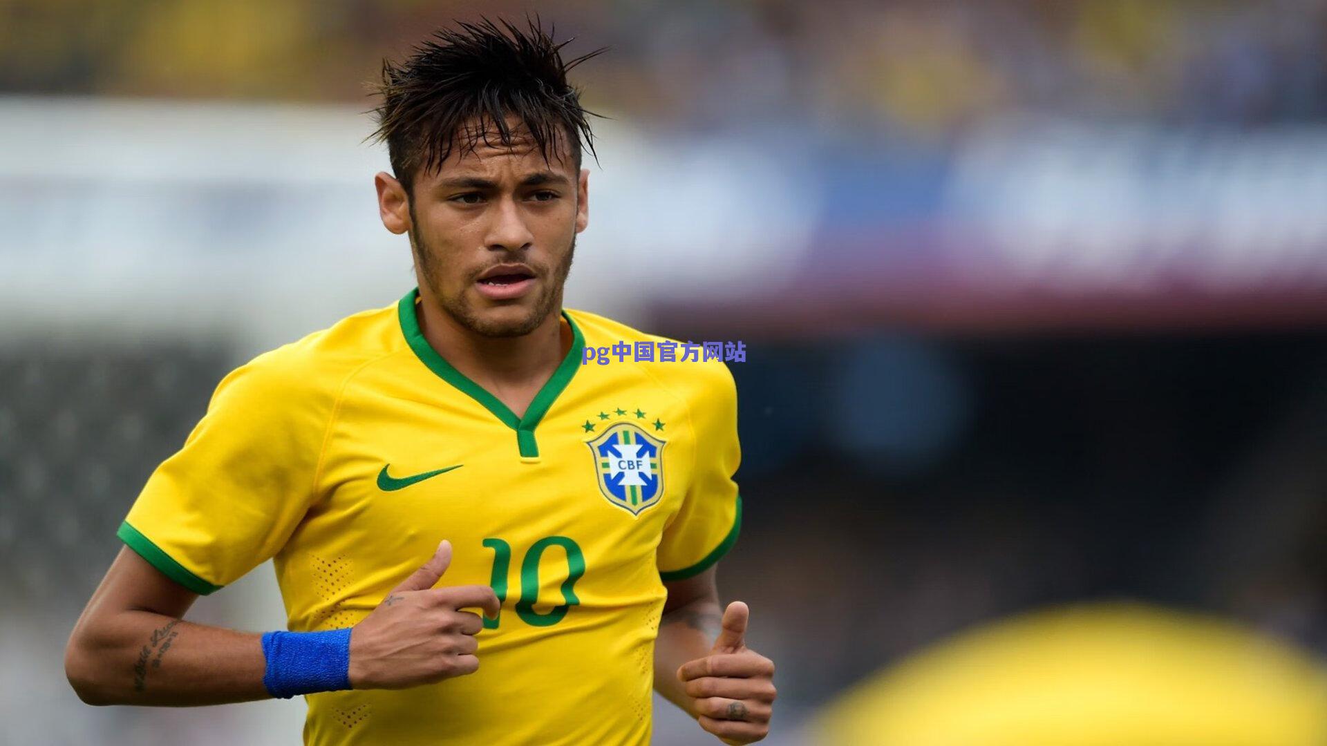 马兹拉维，右中卫与右翼卫的双重奏，攻防一体的全能宣言